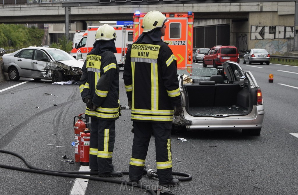 VU Auffahrunfall A 3 Rich Oberhausen kurz vor AS Koeln Dellbrueck P069.JPG - Miklos Laubert